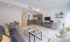 Executive Suite, 1 Bedroom | Living area