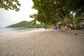 På stranden