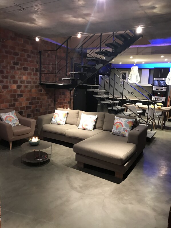 Luxury Duplex, 2 Bedrooms, Mountain View | Living area