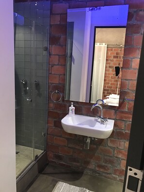 Luksusparitalo, 2 makuuhuonetta, vuoristonäköala | Kylpyhuone | Suihku, ilmaiset hygieniatuotteet, pyyhkeet