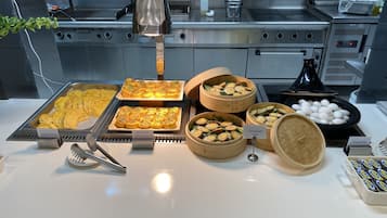 Daily buffet breakfast (AED 80 per person)
