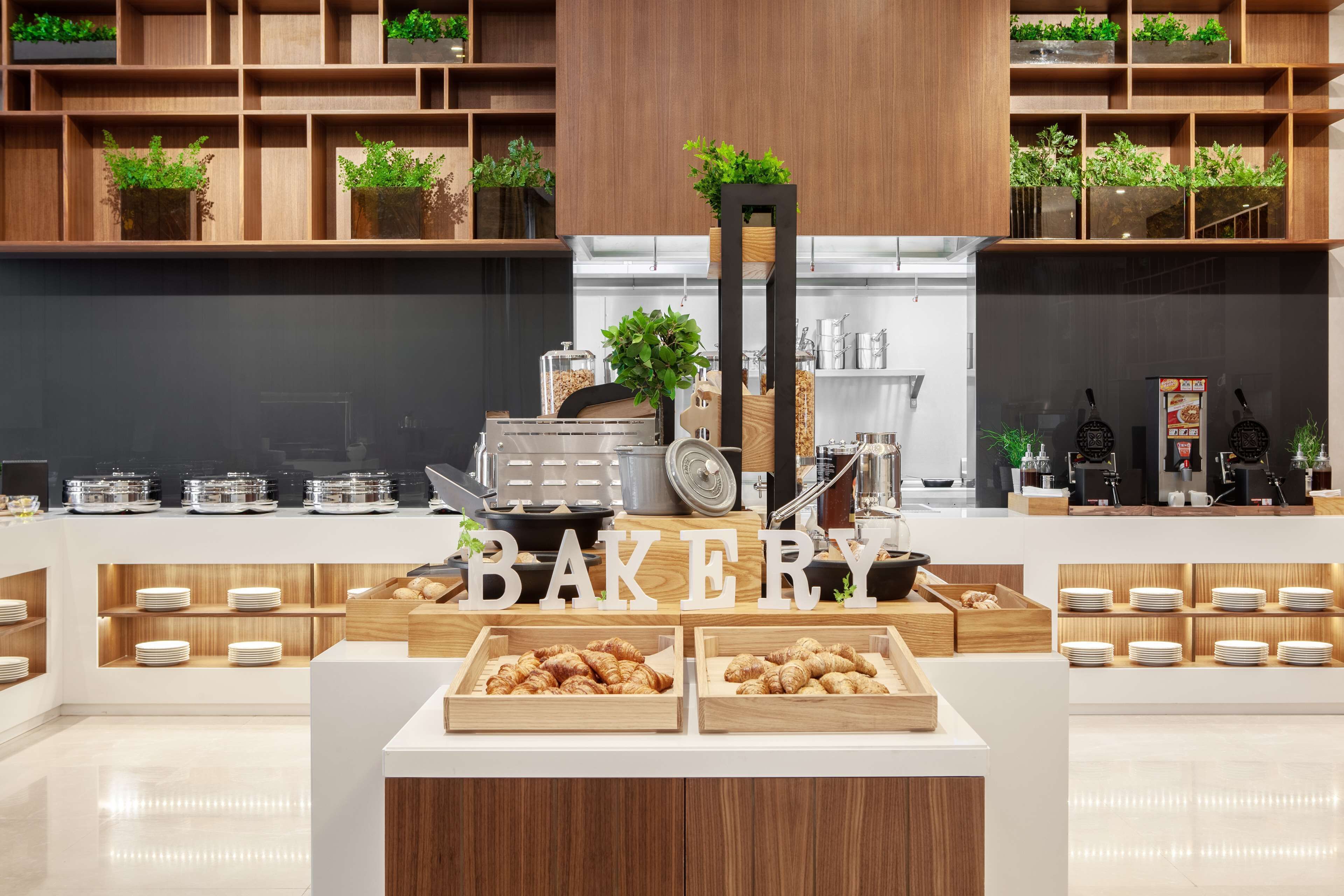 5 restaurants, breakfast, lunch served; local and international cuisine