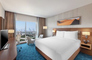 Room, 1 King Bed | In-room safe, desk, laptop workspace, blackout drapes