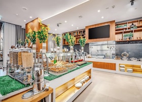 Daily buffet breakfast for a fee
