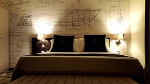 Minibar, caixa forta a l'habitació i escriptori 