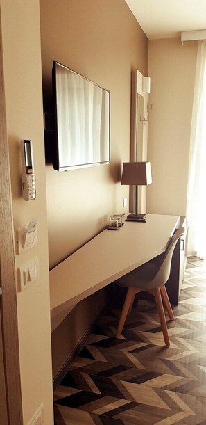 Minibar, coffres-forts dans les chambres, bureau, chambres insonorisées