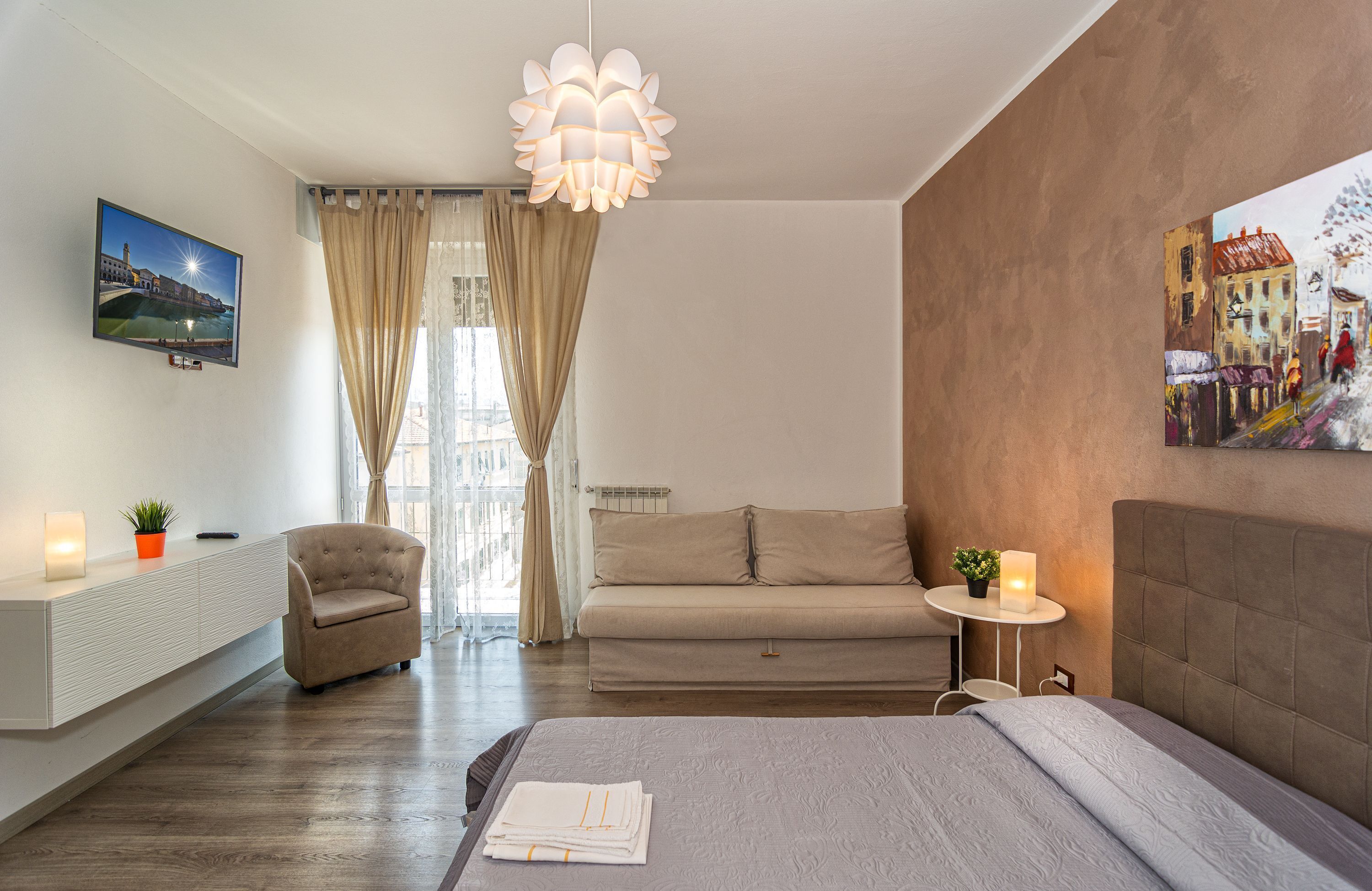 Blackout curtains, free WiFi, bed sheets