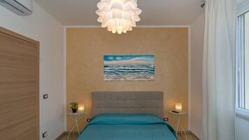 Double Room, Private Bathroom (External) | Blackout curtains, free WiFi, bed sheets