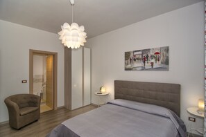 Habitació triple | Cortines opaques, wifi gratuïta i roba de llit 