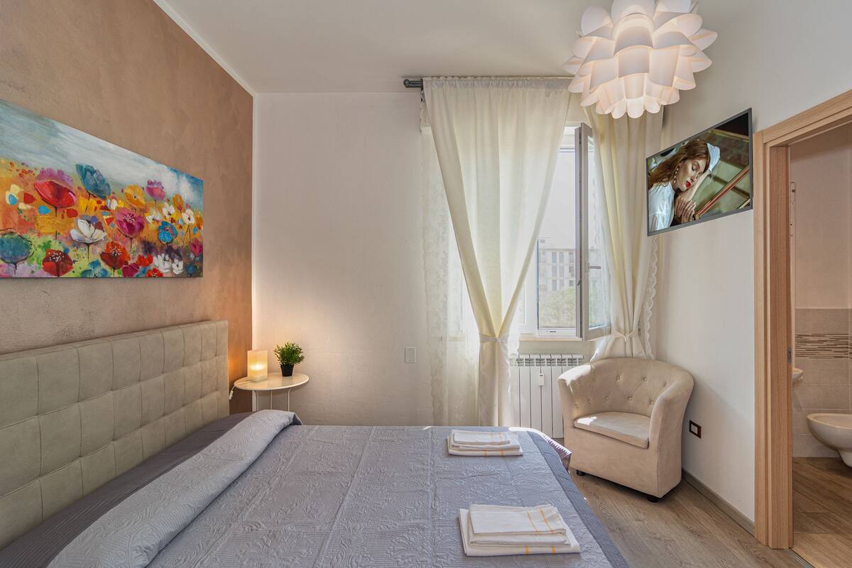 Cortinas blackout, wifi gratis y ropa de cama 
