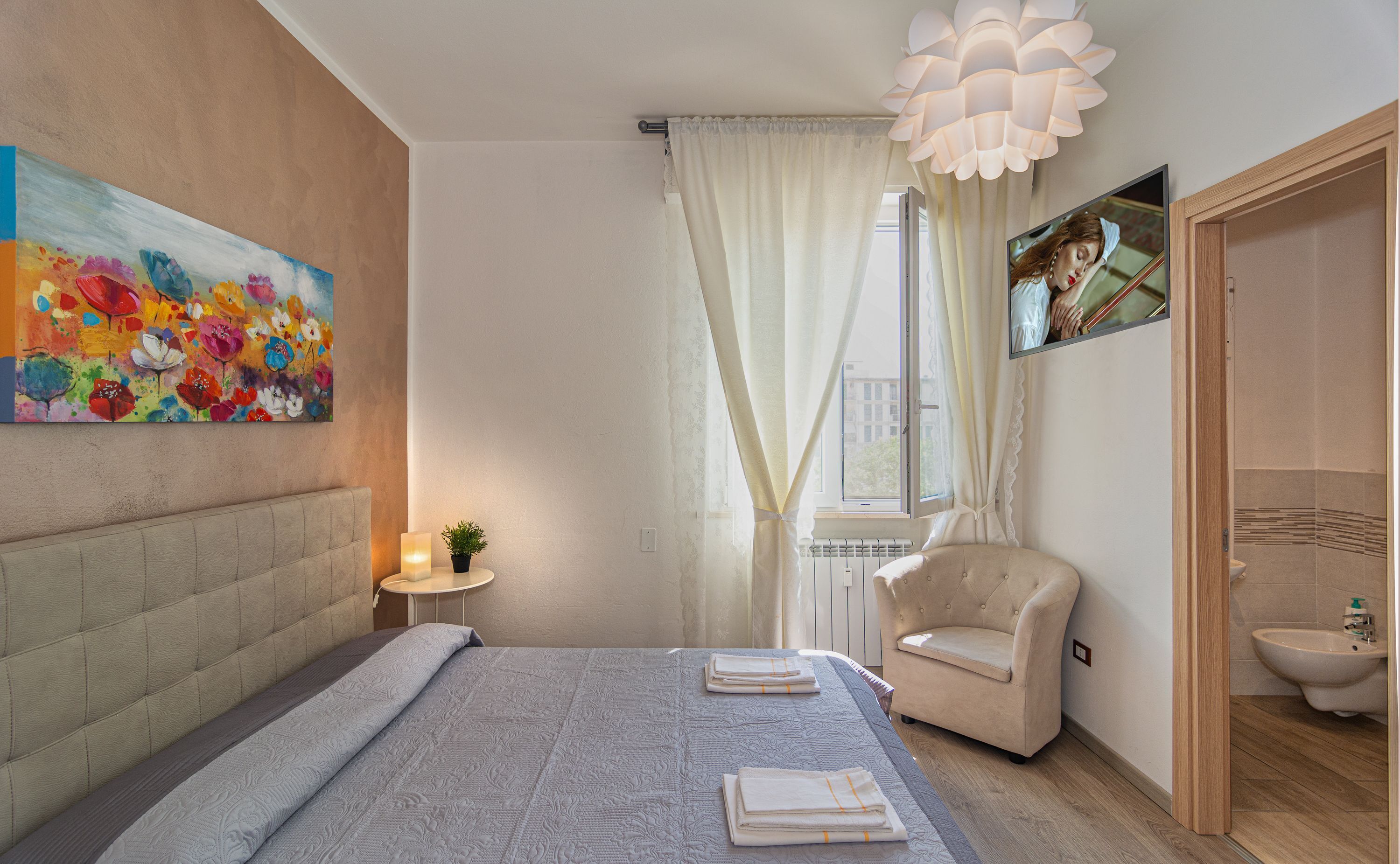 Blackout curtains, free WiFi, bed sheets