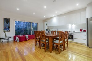 Dining - Aquawaters house by Barefoot Beach stays (Dromana)