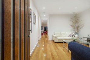 Hallway - Aquawaters house by Barefoot Beach stays (Dromana)