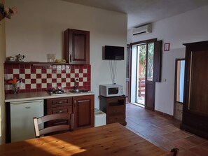 Studio | Dapur peribadi | Peti sejuk/penyejuk beku saiz penuh, dapur, pembancuh kopi/teh 