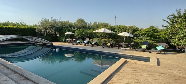 Seasonal outdoor pool, pool umbrellas, sun loungers - Casale Imperatore (Ragusa)