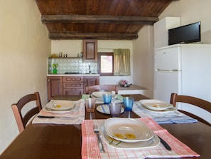Apartment, 2 Bedrooms | Private kitchen