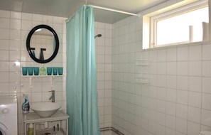 Shower - 3 bedroom lovely home in Löttorp (Löttorp)