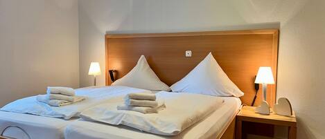 2 多间卧室、客房内保险箱、旅行婴儿床、WiFi