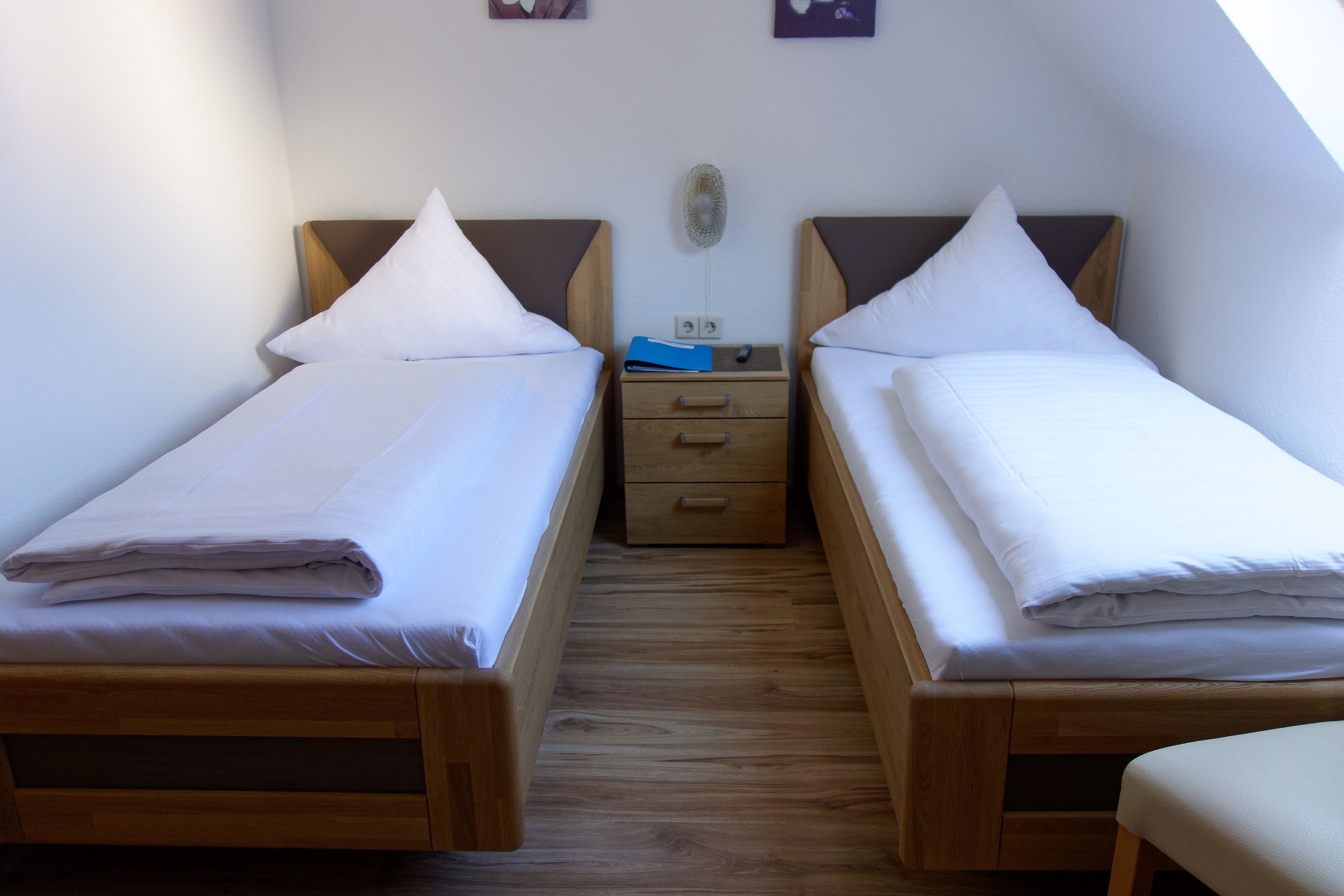 basic twin room, ensuite | 1 bedroom, free wifi, bed sheets