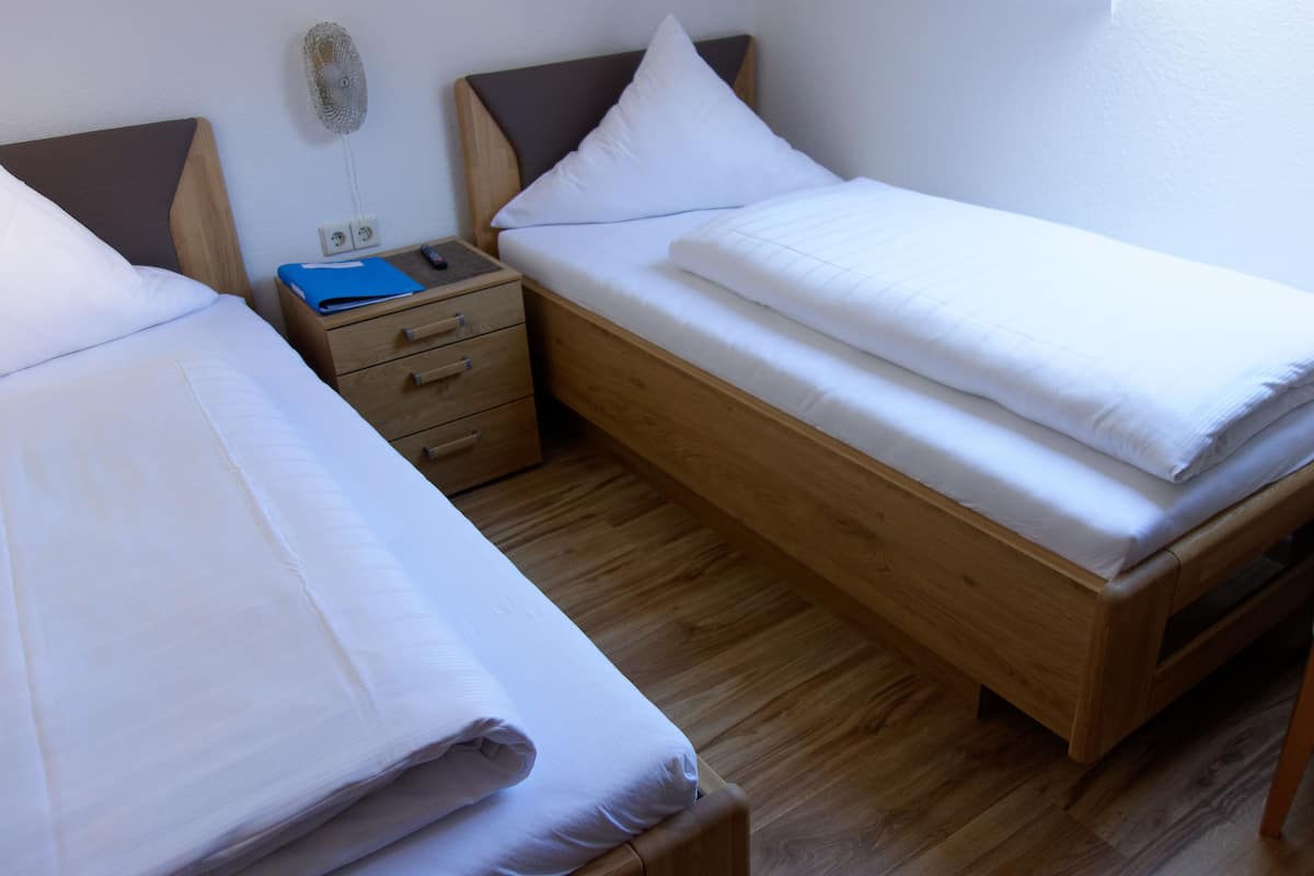 Kamar Twin Basic, ensuite | Wi-Fi gratis dan seprai linen