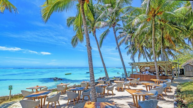 A beachside restaurant with outdoor seating, palm trees, and a view of the ocean. - Seasense Boutique Hotel & Spa (Belle Mare)