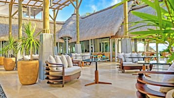 Coin salon dans le hall