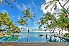 Outdoor pool, pool umbrellas, sun loungers - Seasense Boutique Hotel & Spa (Belle Mare)