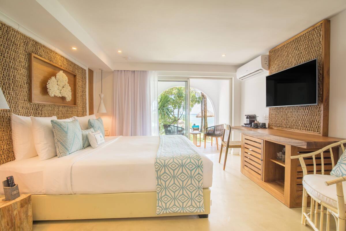 1 bedroom, premium bedding, minibar, in-room safe