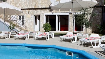 Außenpool (je nach Saison geöffnet)