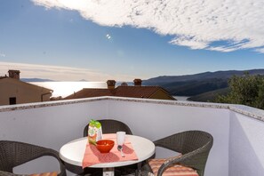 Comfort Condo, 2 Bedrooms, Pool Access, Partial Sea View | Balcony