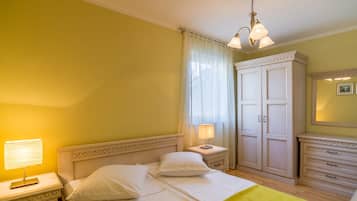 Comfort-Apartment, 2 Schlafzimmer, Poolzugang, eingeschränkter Meerblick | Kostenlose Babybetten, Reisekinderbett, WLAN, Bettwäsche