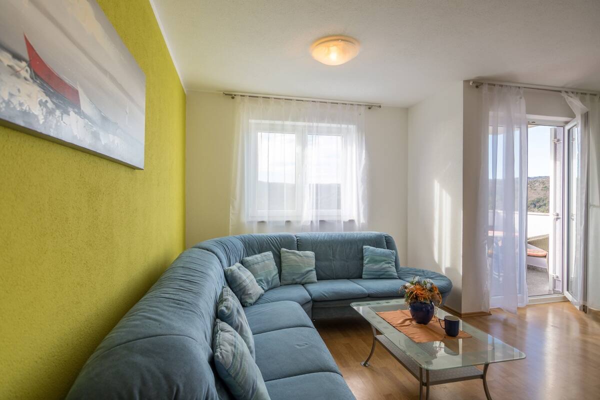 Appartamento Comfort, 2 camere da letto, accesso alla piscina, vista mare parziale | Culle/letti per bambini (gratuiti), culla da viaggio