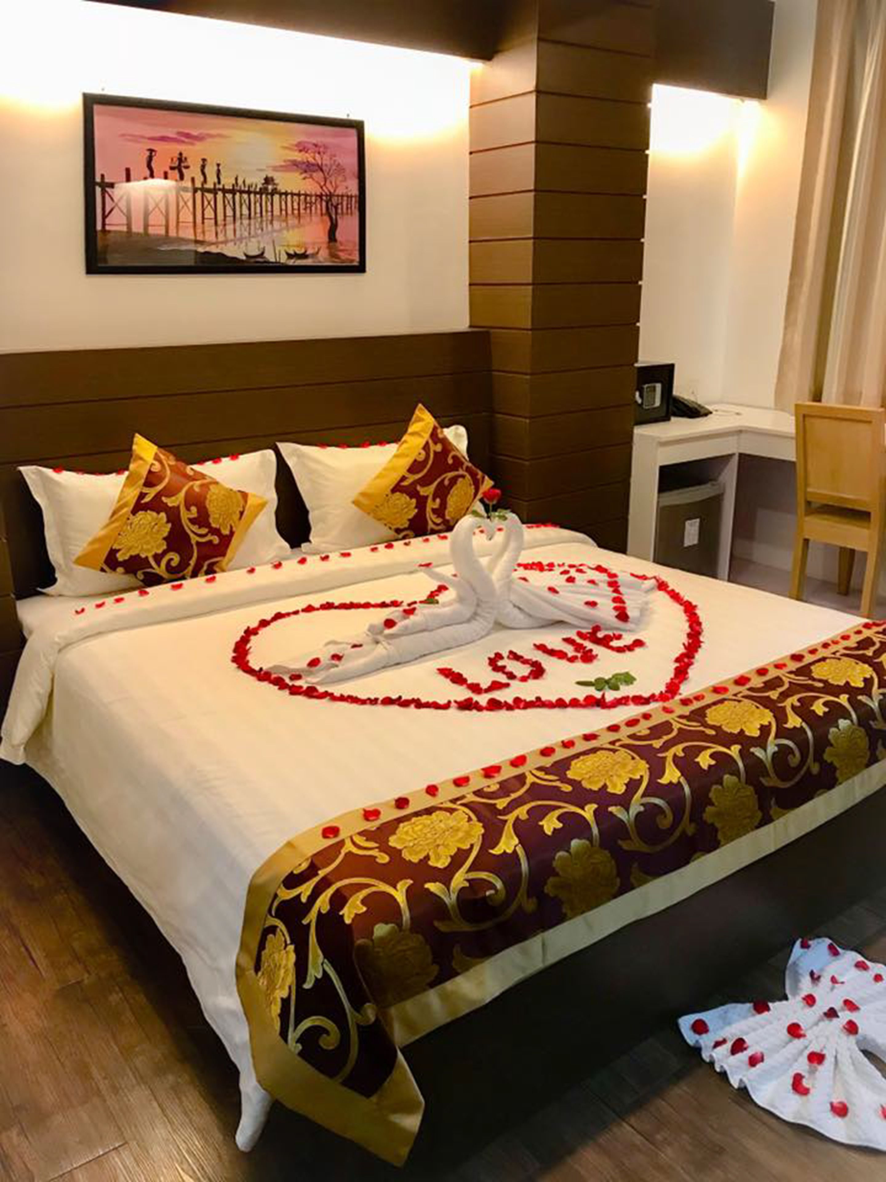 superior double room | minibar, in-room safe, desk, free wifi