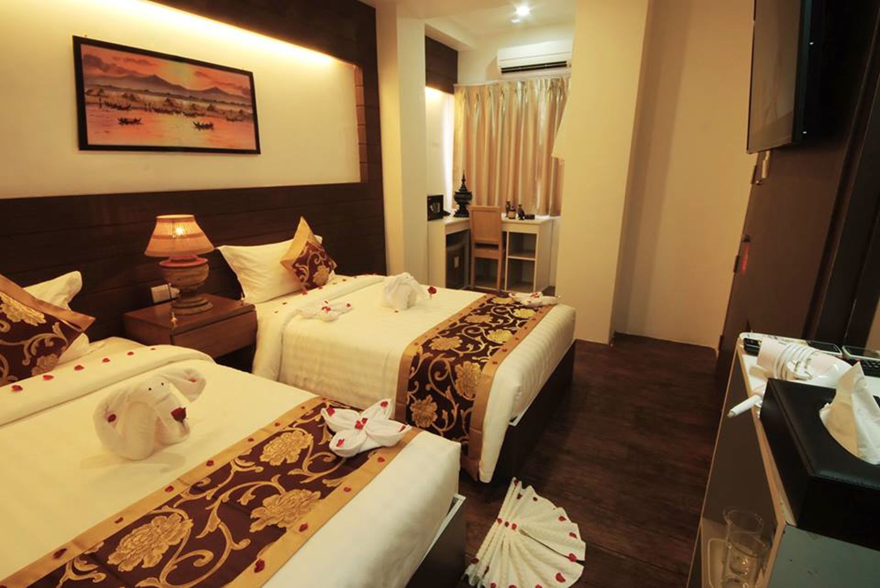 superior twin room | minibar, in-room safe, desk, free wifi