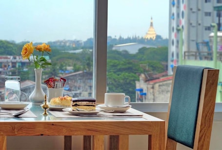 Breakfast served . The Hotel Mawtin