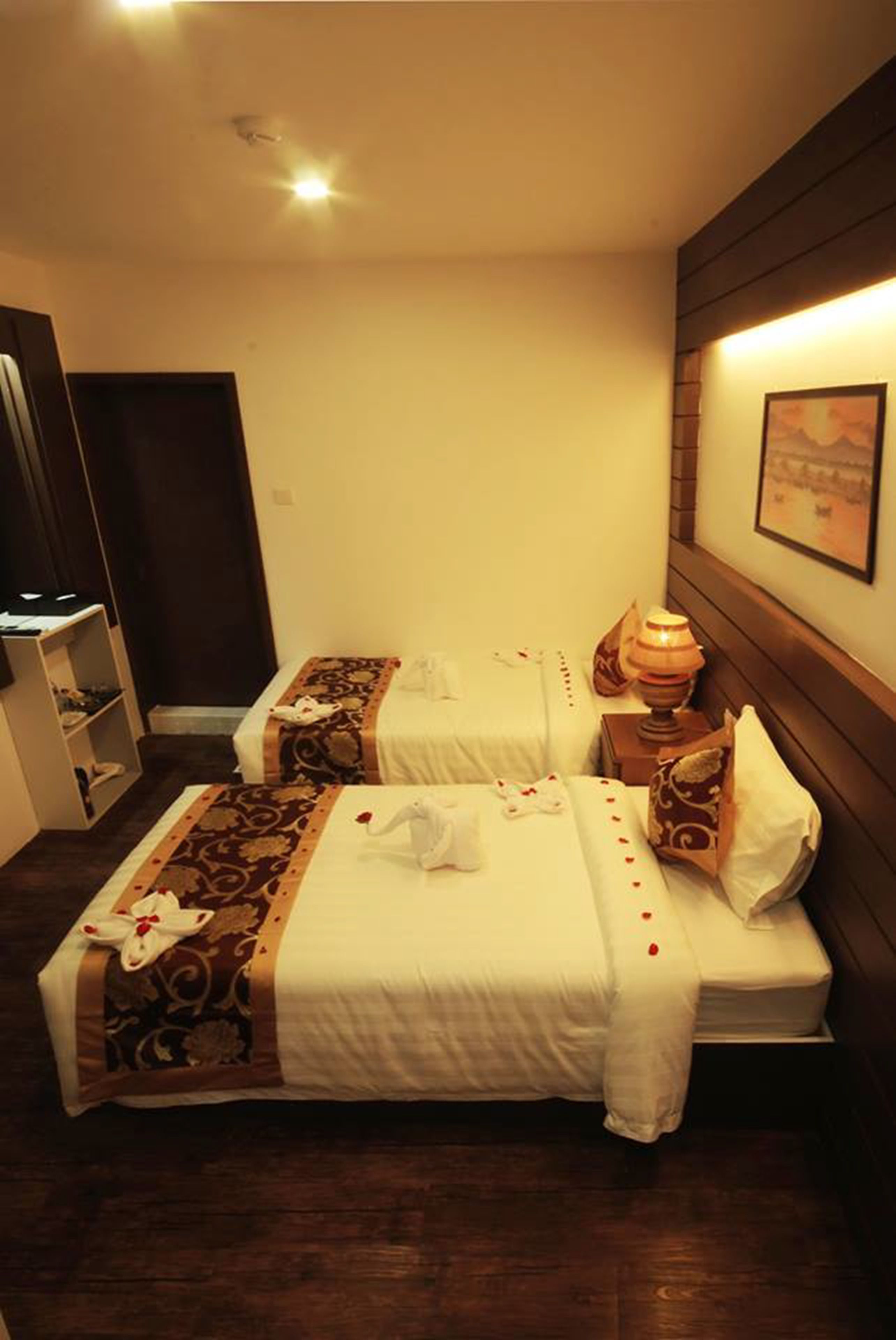 superior twin room | minibar, in-room safe, desk, free wifi