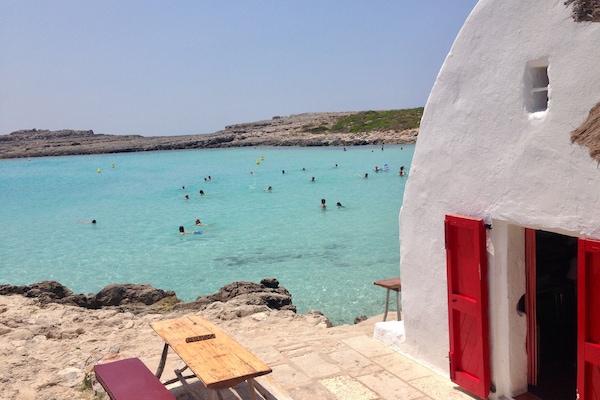 Una spiaggia nelle vicinanze