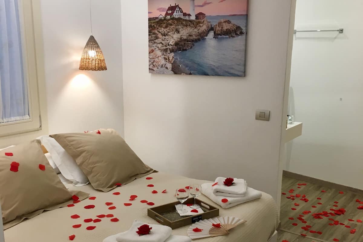 Deluxe Room, 1 Bedroom, Accessible, Patio (Gusto) | 1 bedroom, premium bedding, pillowtop beds, in-room safe