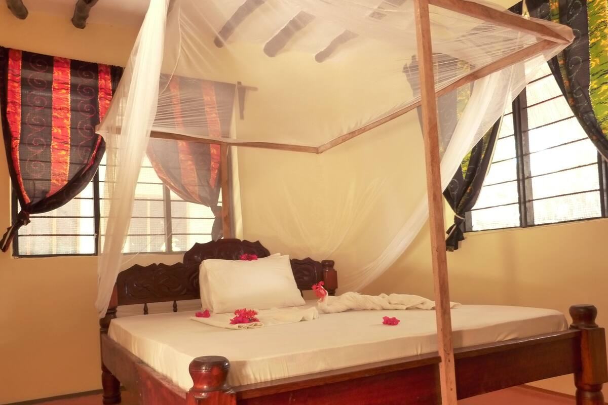 Free WiFi, bed sheets