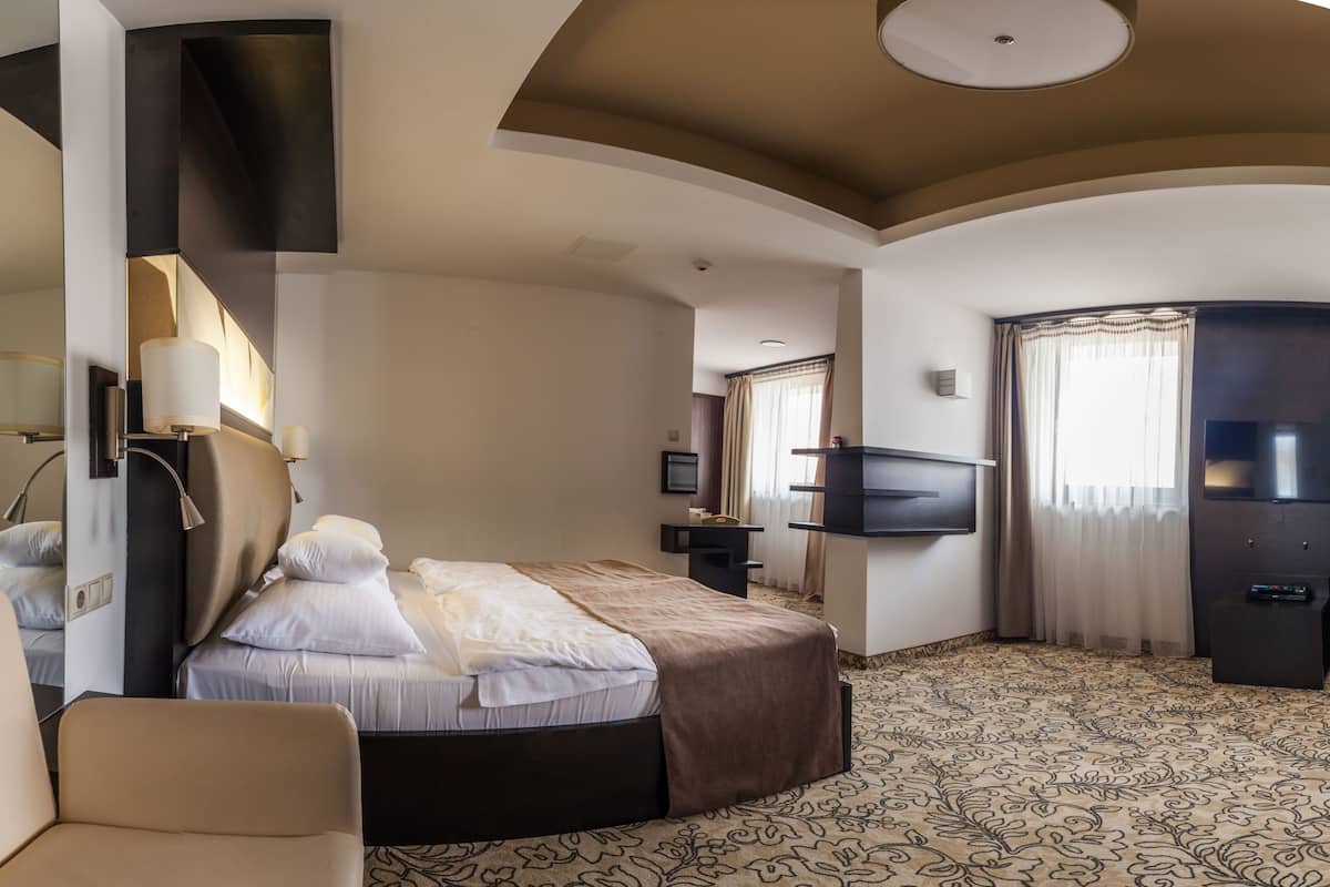 Superior-Dreibettzimmer | 1 Schlafzimmer, Minibar, Zimmersafe, Schreibtisch