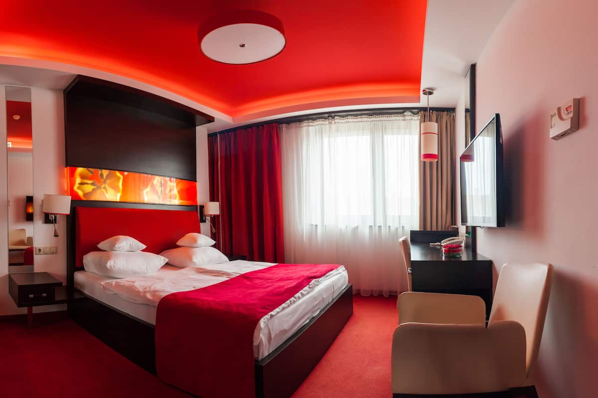 Standard-Doppelzimmer, 1 Schlafzimmer | Badezimmer | Kostenlose Toilettenartikel, Haartrockner, BademÀntel, Hausschuhe