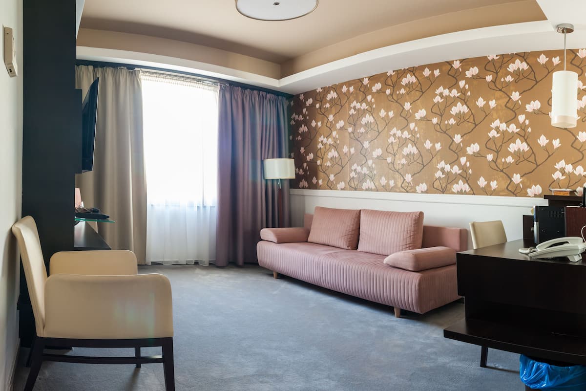 Grand-Zimmer | Wohnbereich | LED-Fernseher