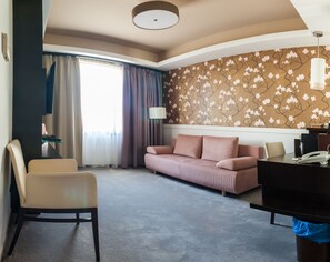 特级客房 | 起居区 | LED 电视