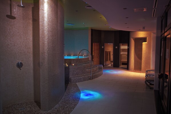 Indoor spa tub - Corso Boutique Hotel (Gyula)