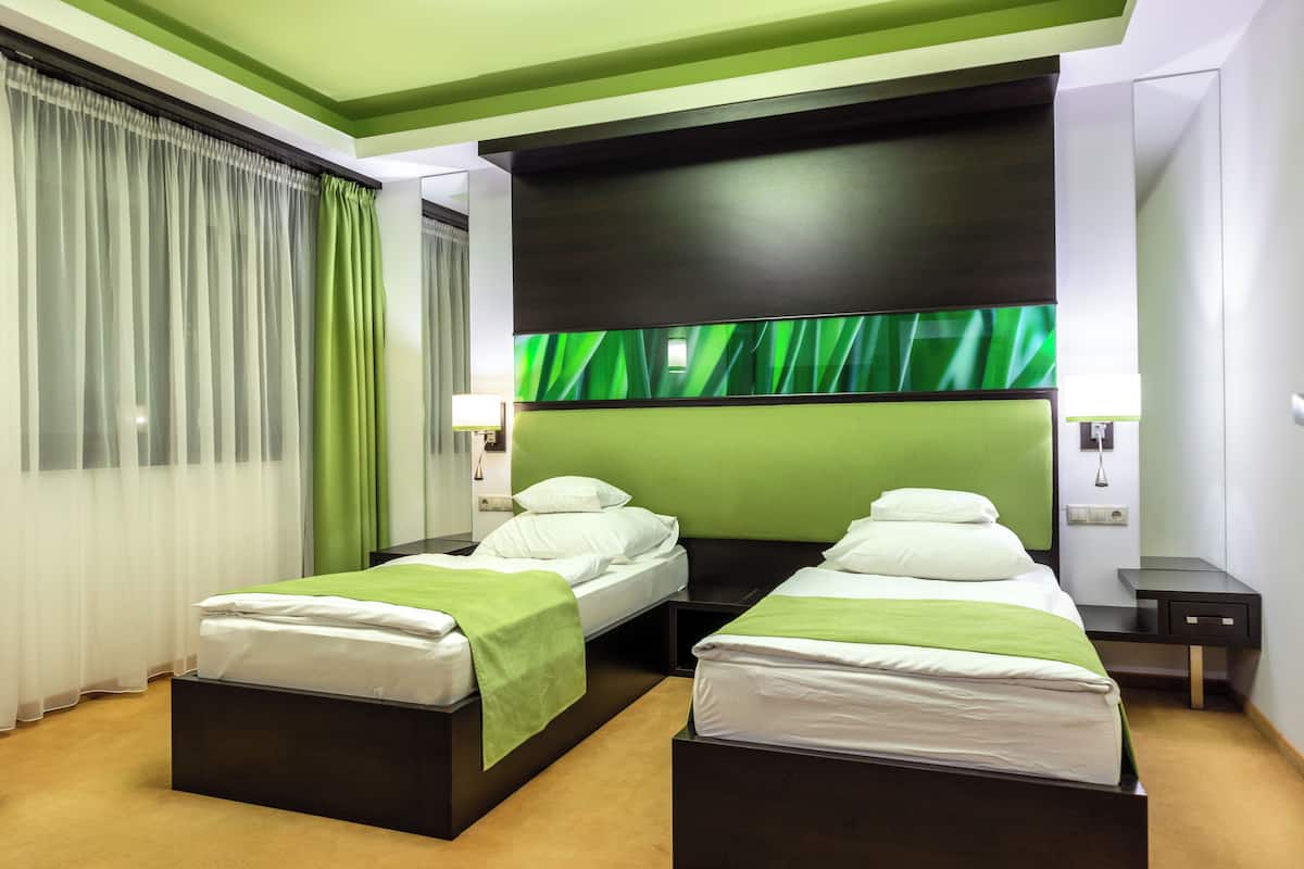 Family Suite | 1 bilik tidur, bar mini, peti besi dalam bilik, meja
