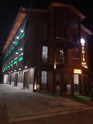 المنشأة من الخارج