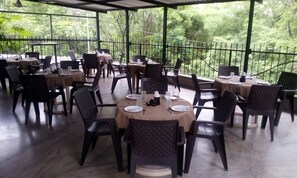 Free daily buffet breakfast - The SKY Inn (Navi Mumbai)