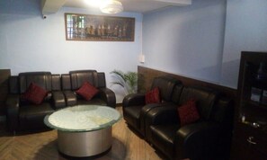 Lobby lounge - The SKY Inn (Navi Mumbai)