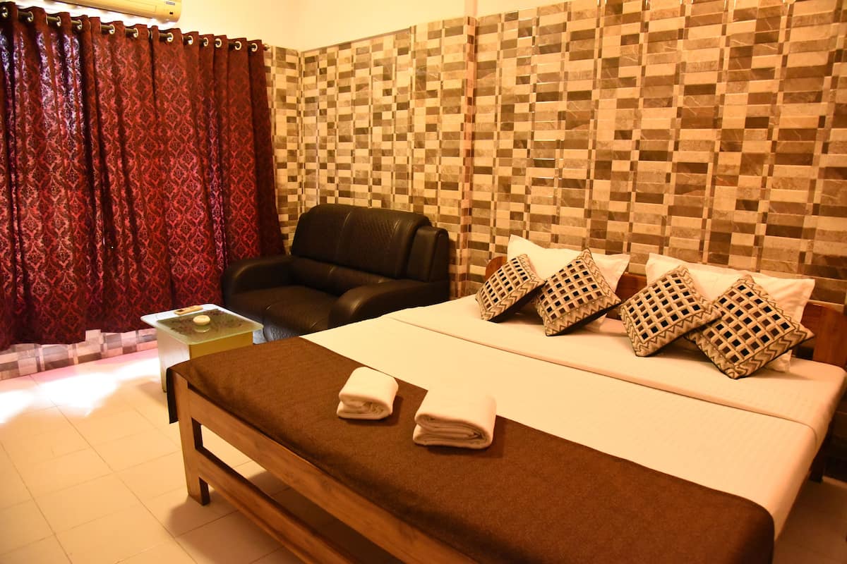 Deluxe Double or Twin Room, 1 Queen Bed, Accessible | Living room