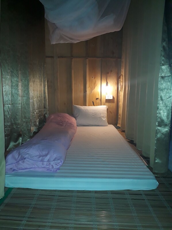 Bed in 16-Bed Mixed Dormitory (Mattresses Only) | Free WiFi